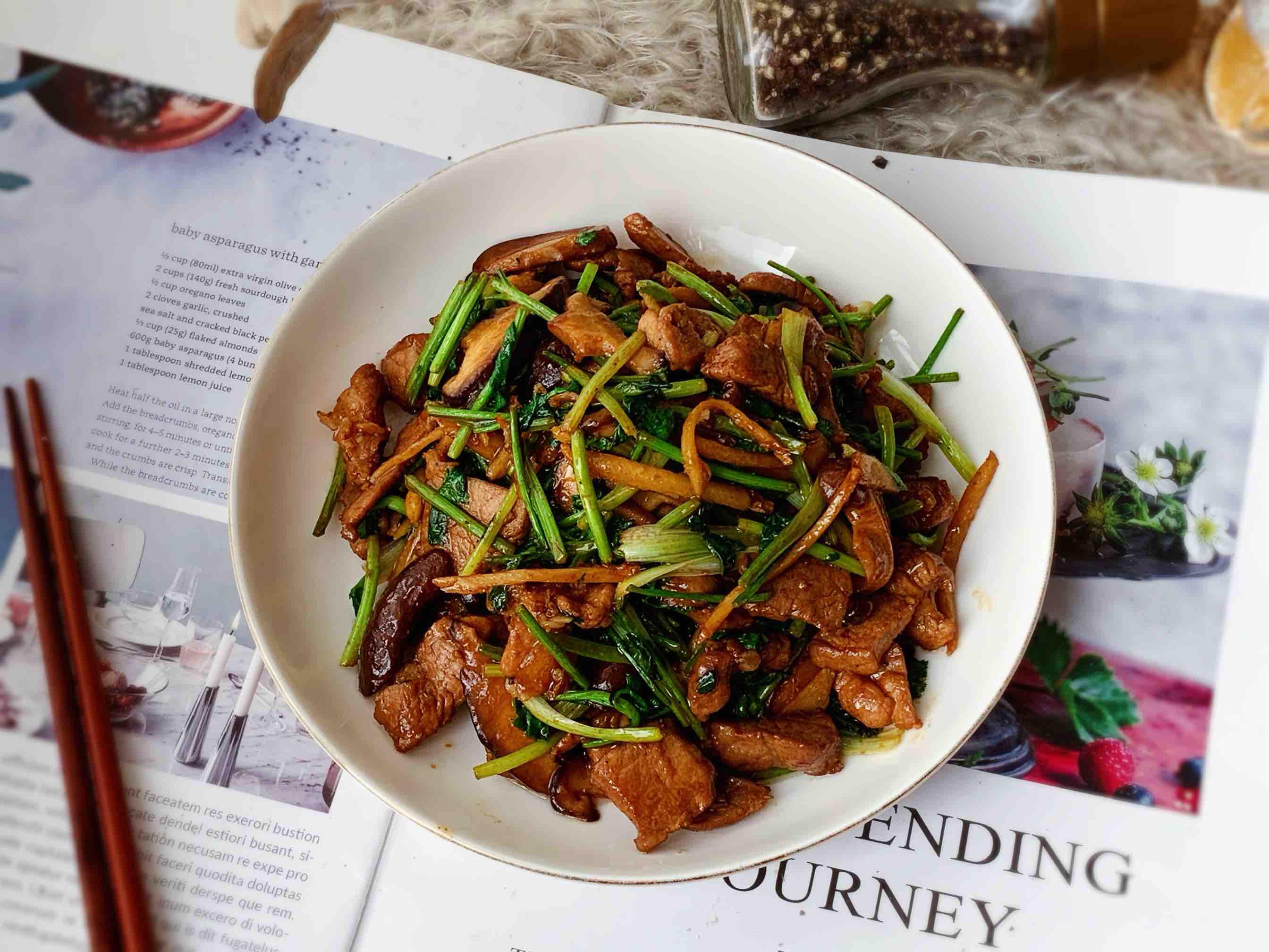 香菜炒肉的做法-家常味炒菜譜