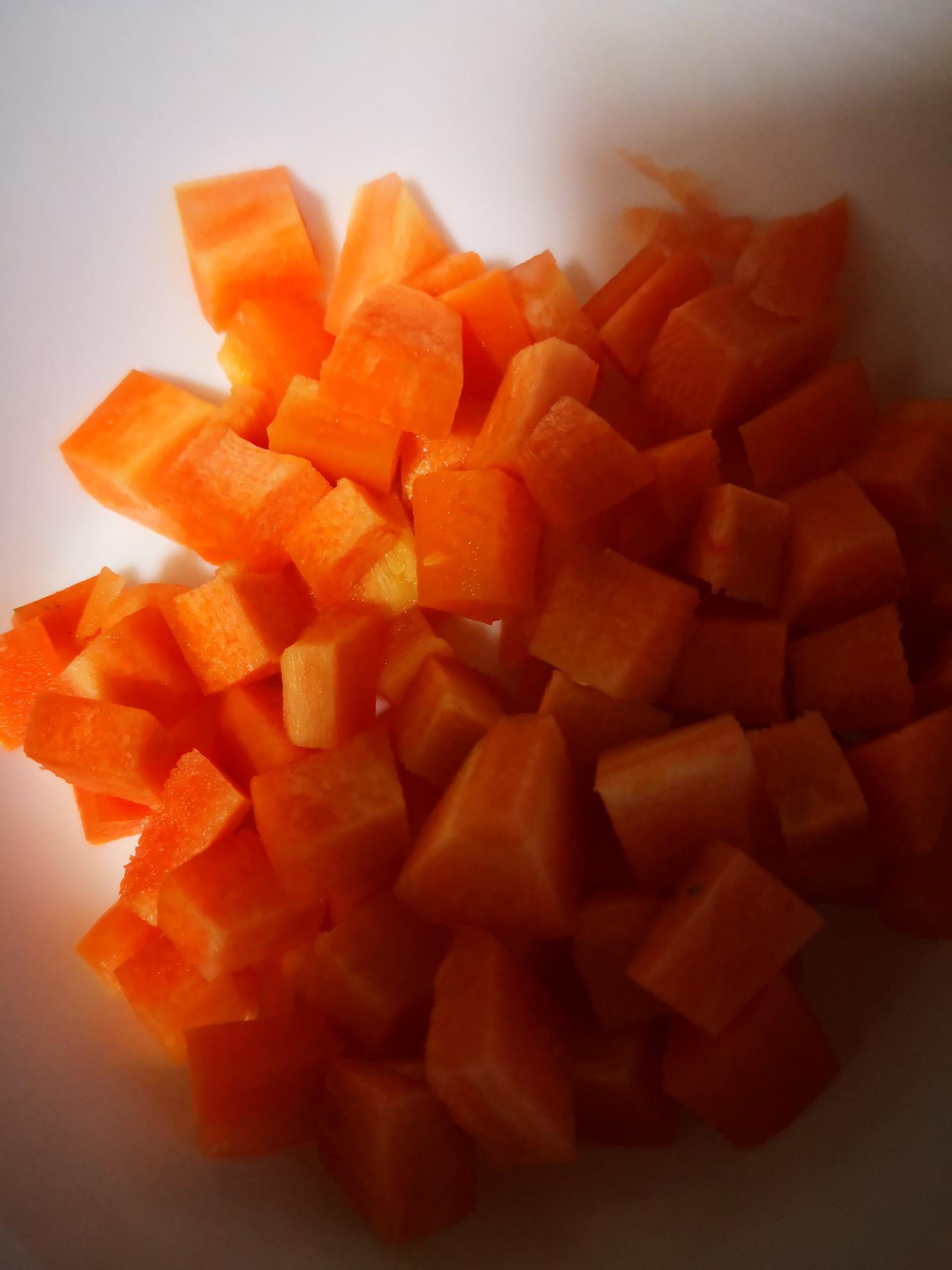 胡蘿卜炒蒜苔的做法-家常味燒菜譜