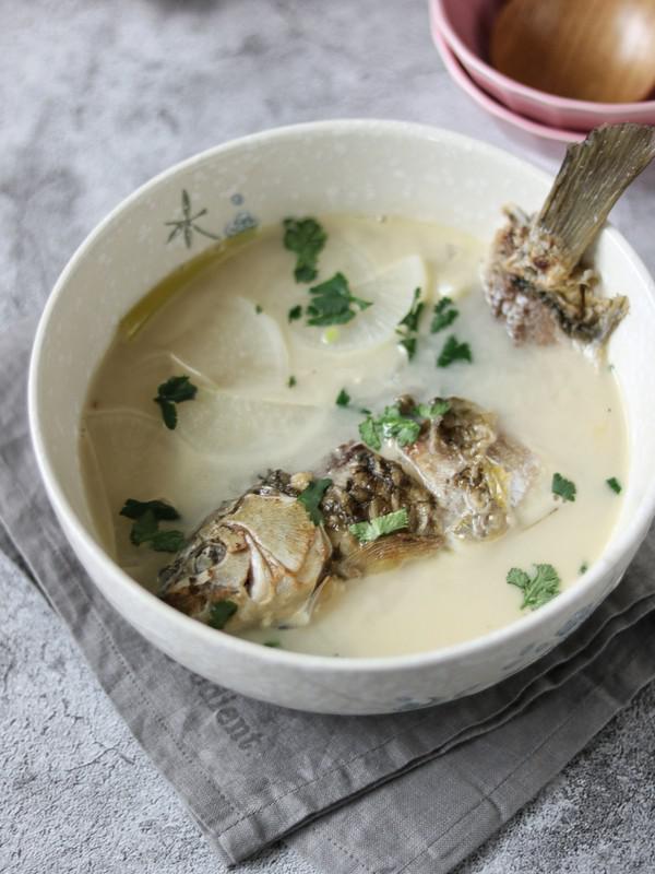白蘿卜鯽魚湯的做法-咸鮮味燉菜譜