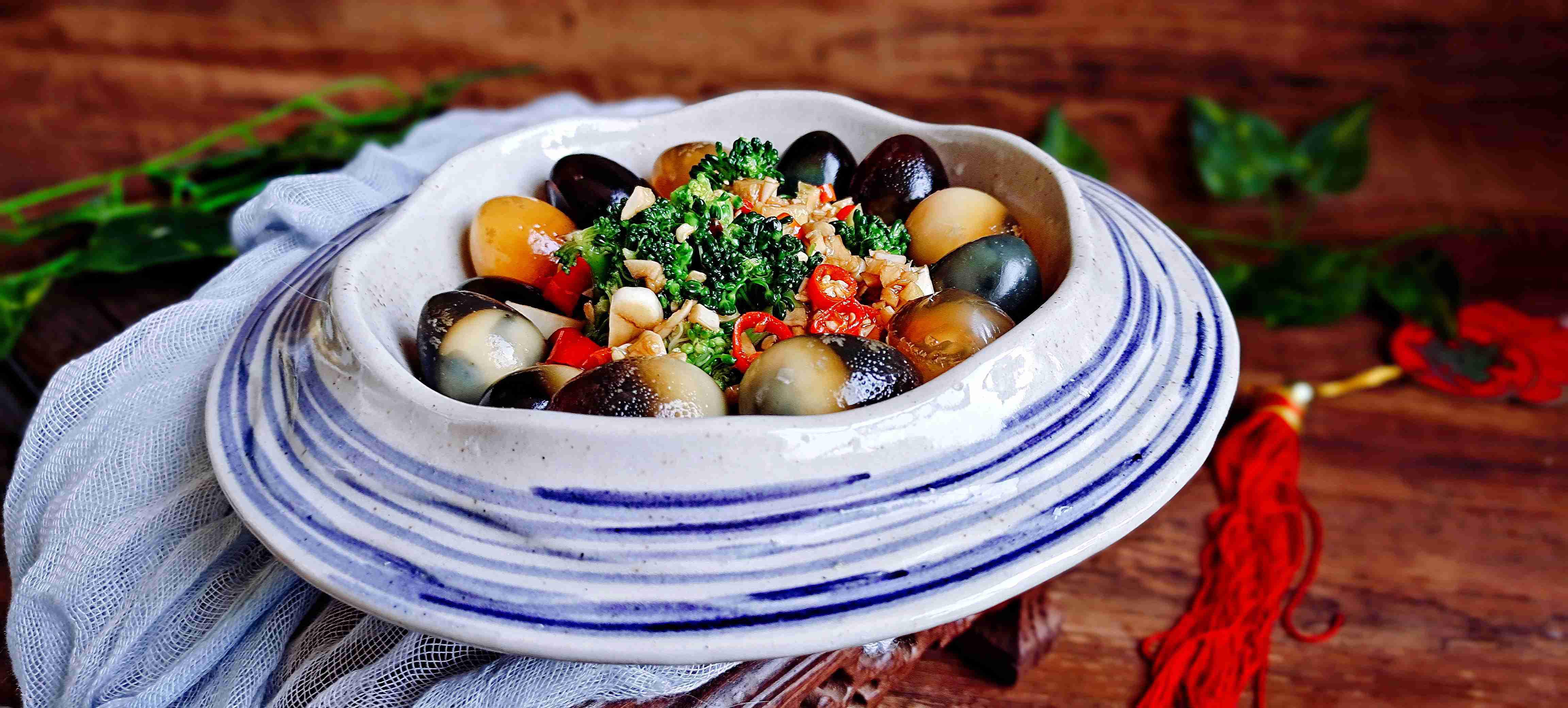 年夜餐桌一道爽口小拌菜…澆汁變蛋西藍花的做法-咸鮮味拌菜譜