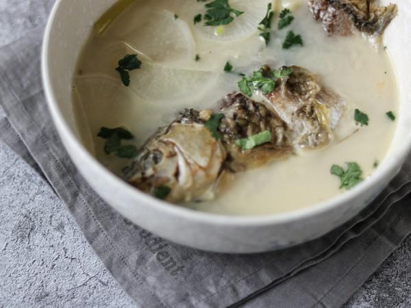 白蘿卜鯽魚湯的做法-咸鮮味燉菜譜