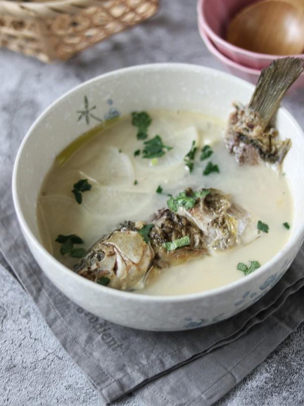 白蘿卜鯽魚湯的做法-咸鮮味燉菜譜