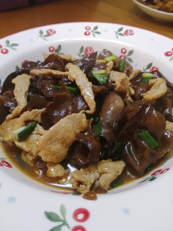 簡(jiǎn)簡(jiǎn)單單也不失美味~~木耳炒肉絲的做法-家常味炒菜譜