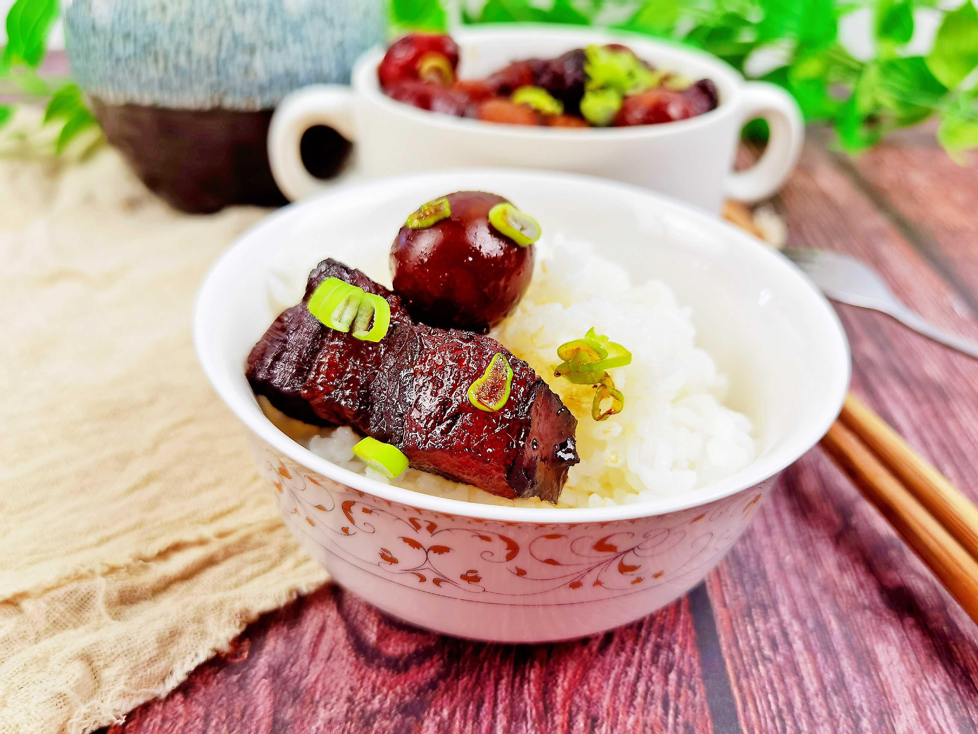 年夜飯“硬菜”-不加1滴水的紅燒肉，入口咂舌仰嘆天的做法-家常味燉菜譜