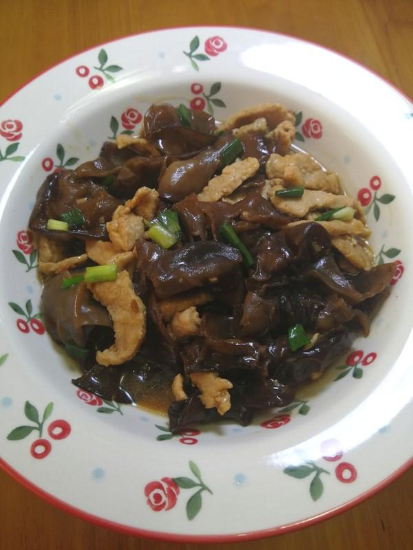 簡(jiǎn)簡(jiǎn)單單也不失美味~~木耳炒肉絲的做法-家常味炒菜譜