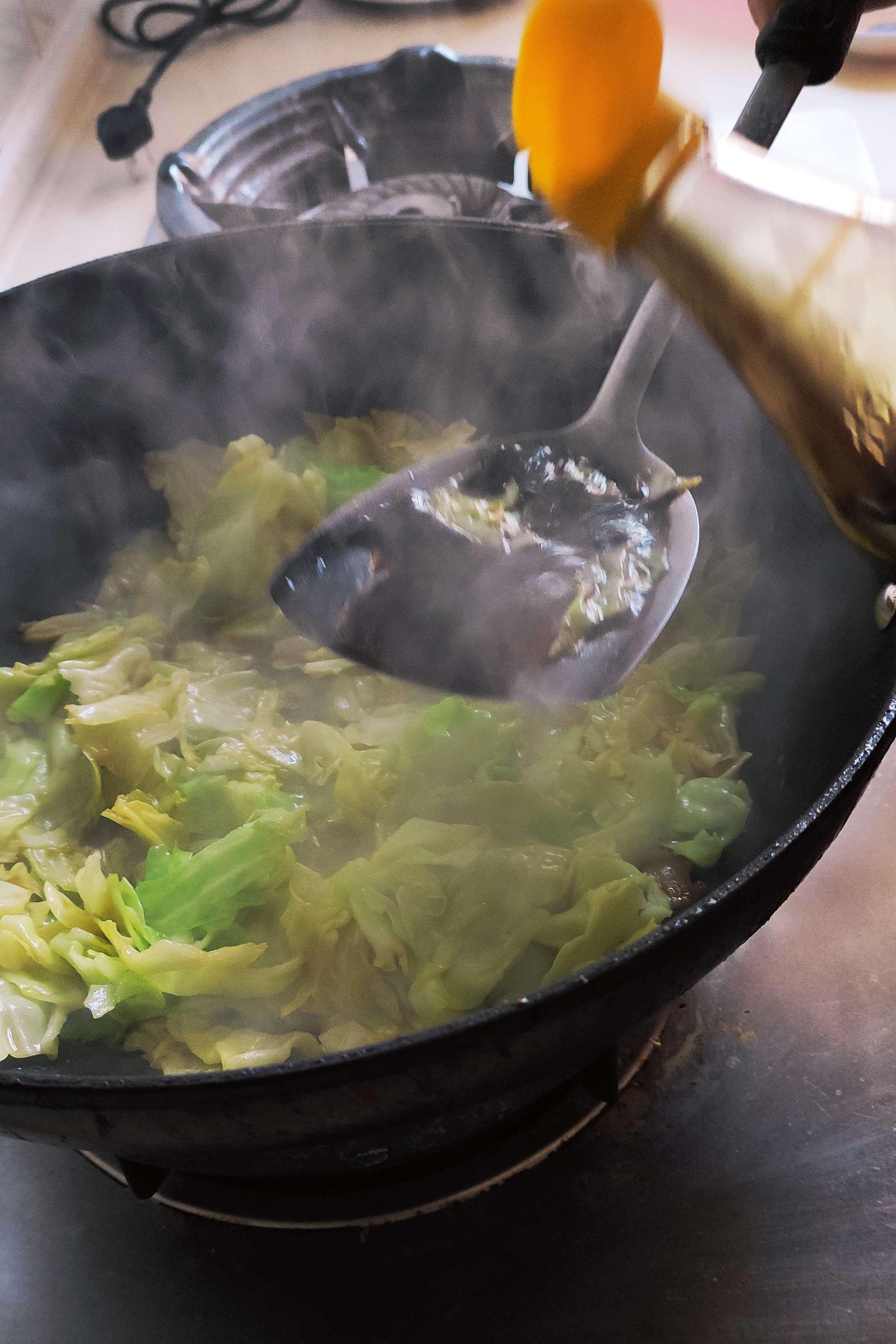 最好的下飯神菜~~~手撕包菜的做法-家常味炒菜譜