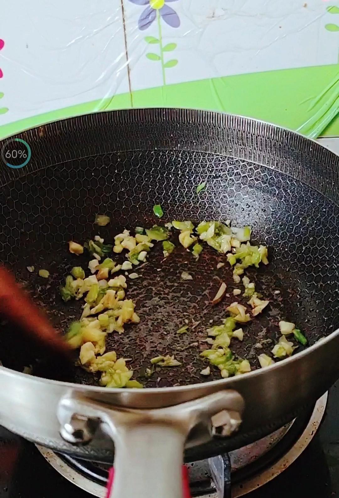 年菜餐桌一道硬菜，老少皆愛…鐵板黑椒牛柳的做法-黑椒味炒菜譜