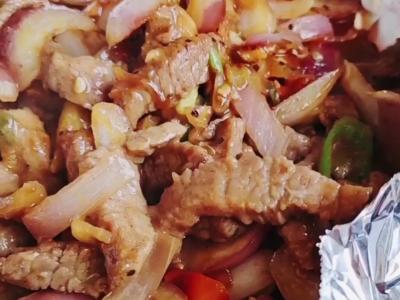 年菜餐桌一道硬菜，老少皆愛…鐵板黑椒牛柳的做法-黑椒味炒菜譜