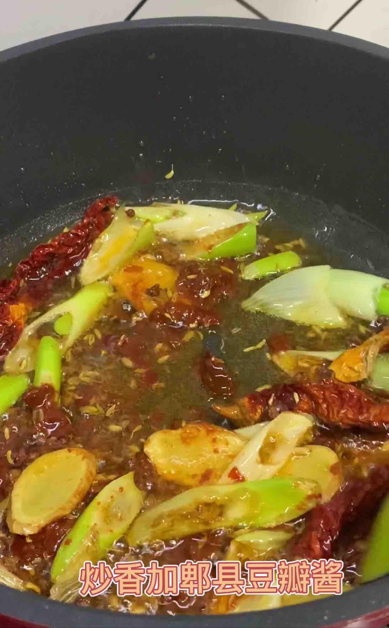 香辣羊蝎子，簡(jiǎn)直太費(fèi)米飯了的做法-香辣味燒菜譜