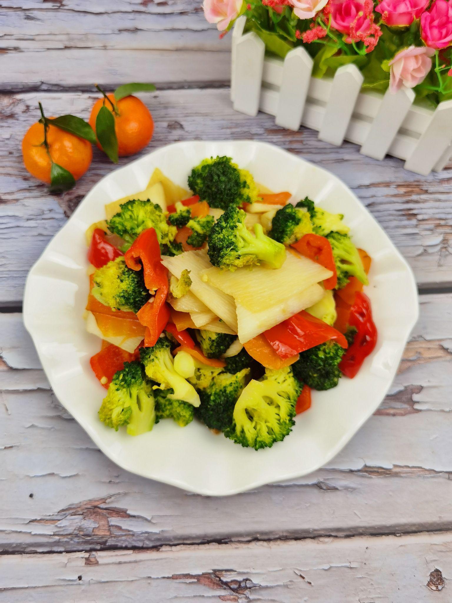 年夜飯素菜也出彩-素炒三色，生活多姿又多彩的做法-咸鮮味炒菜譜
