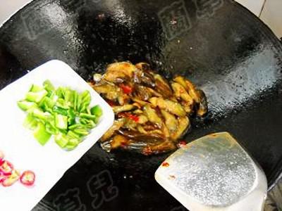 蒜香豆瓣茄子的做法-醬香味燒菜譜