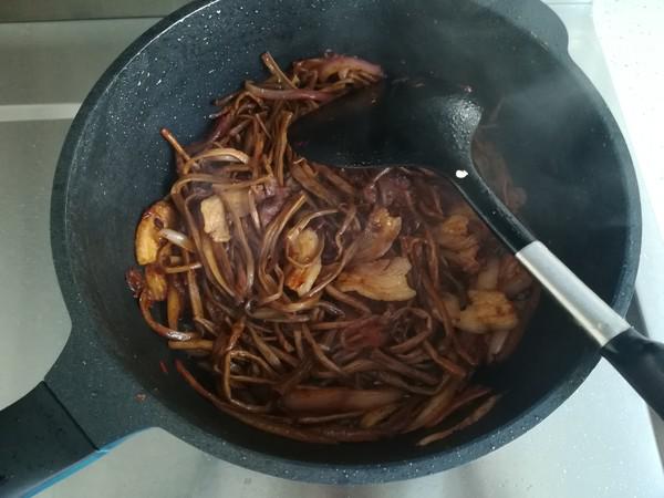 干鍋茶樹菇的做法-家常味炒菜譜