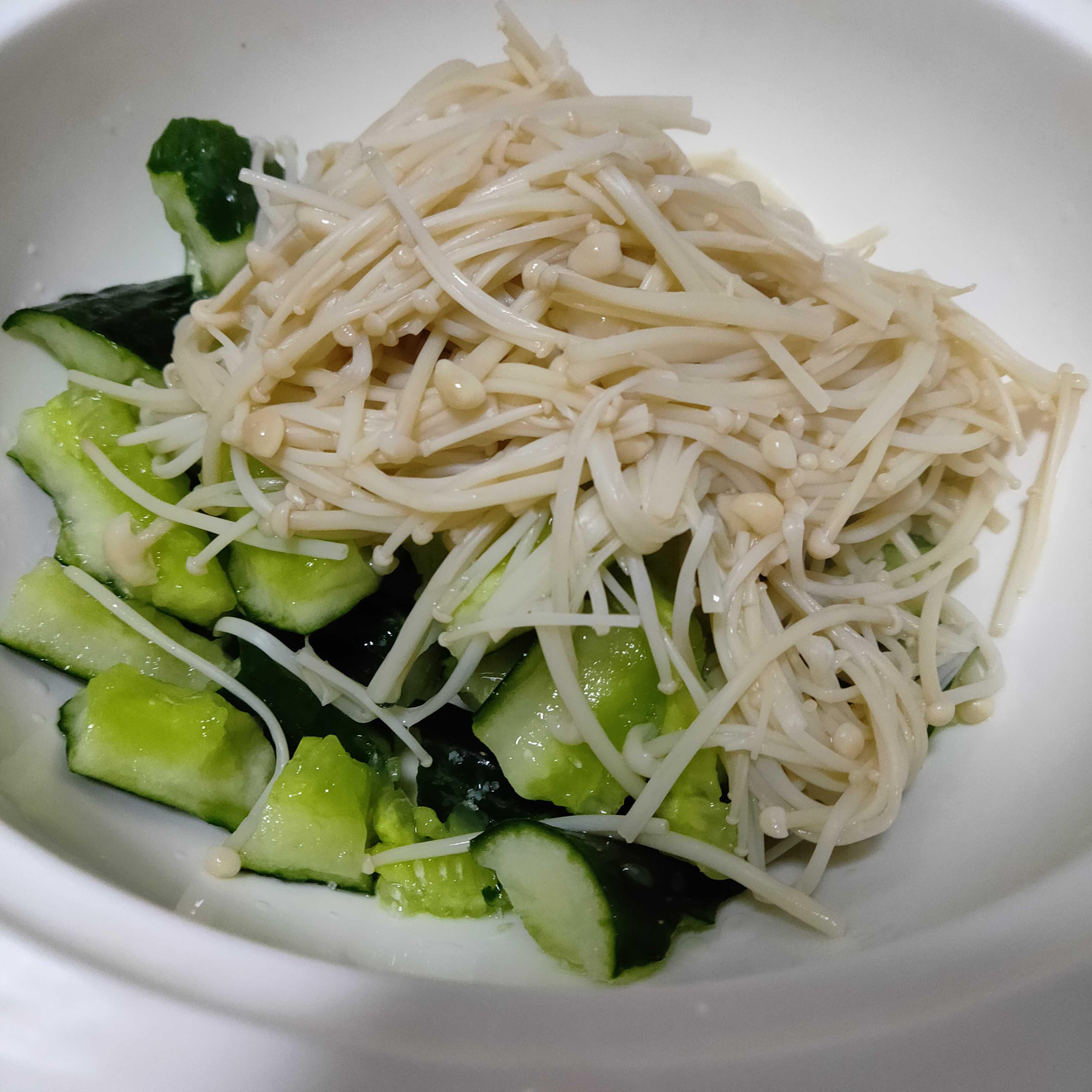 涼拌黃瓜金針菇的做法-家常味拌菜譜