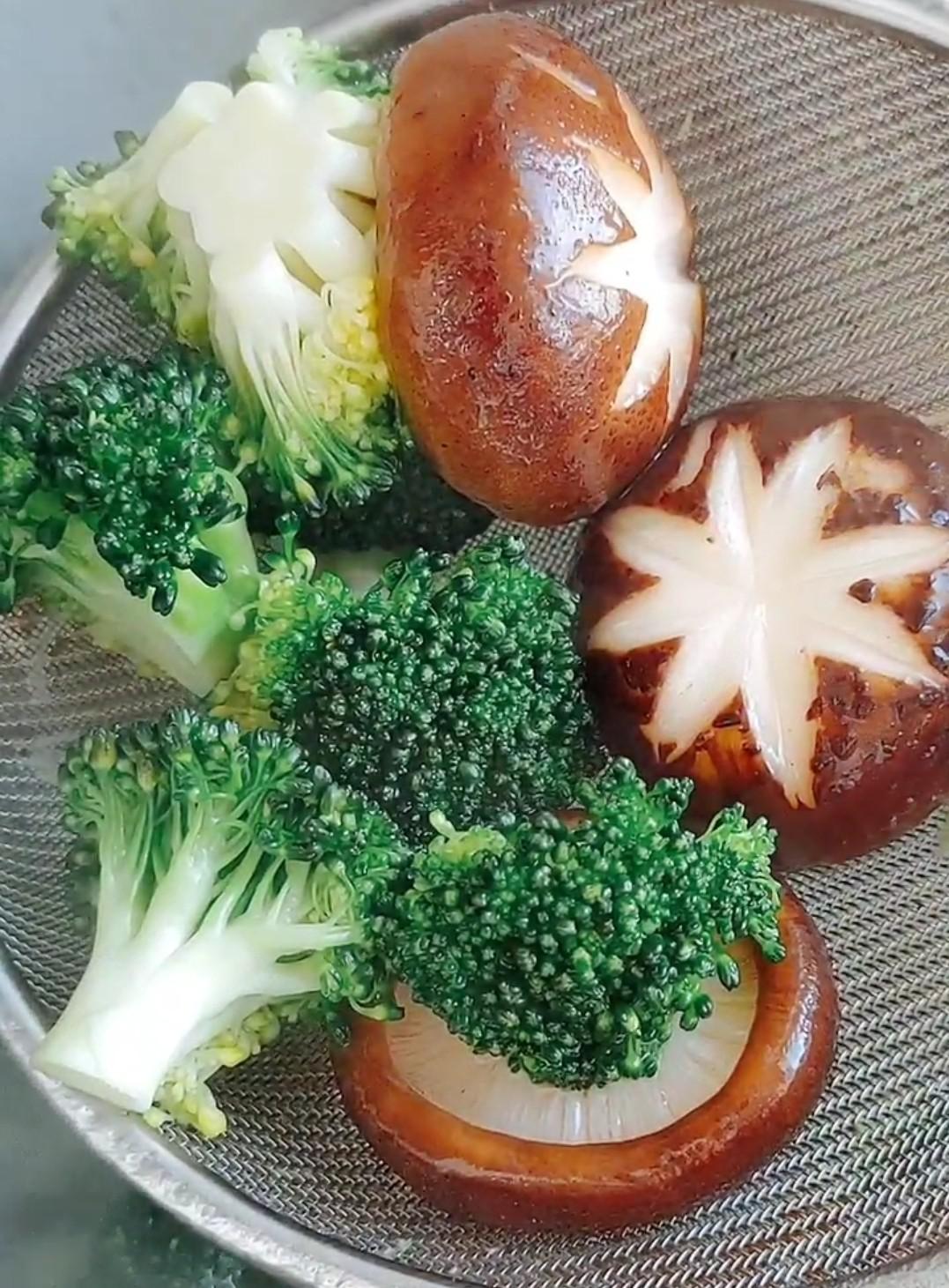 鮑魚撈飯的做法-咸鮮味煮菜譜