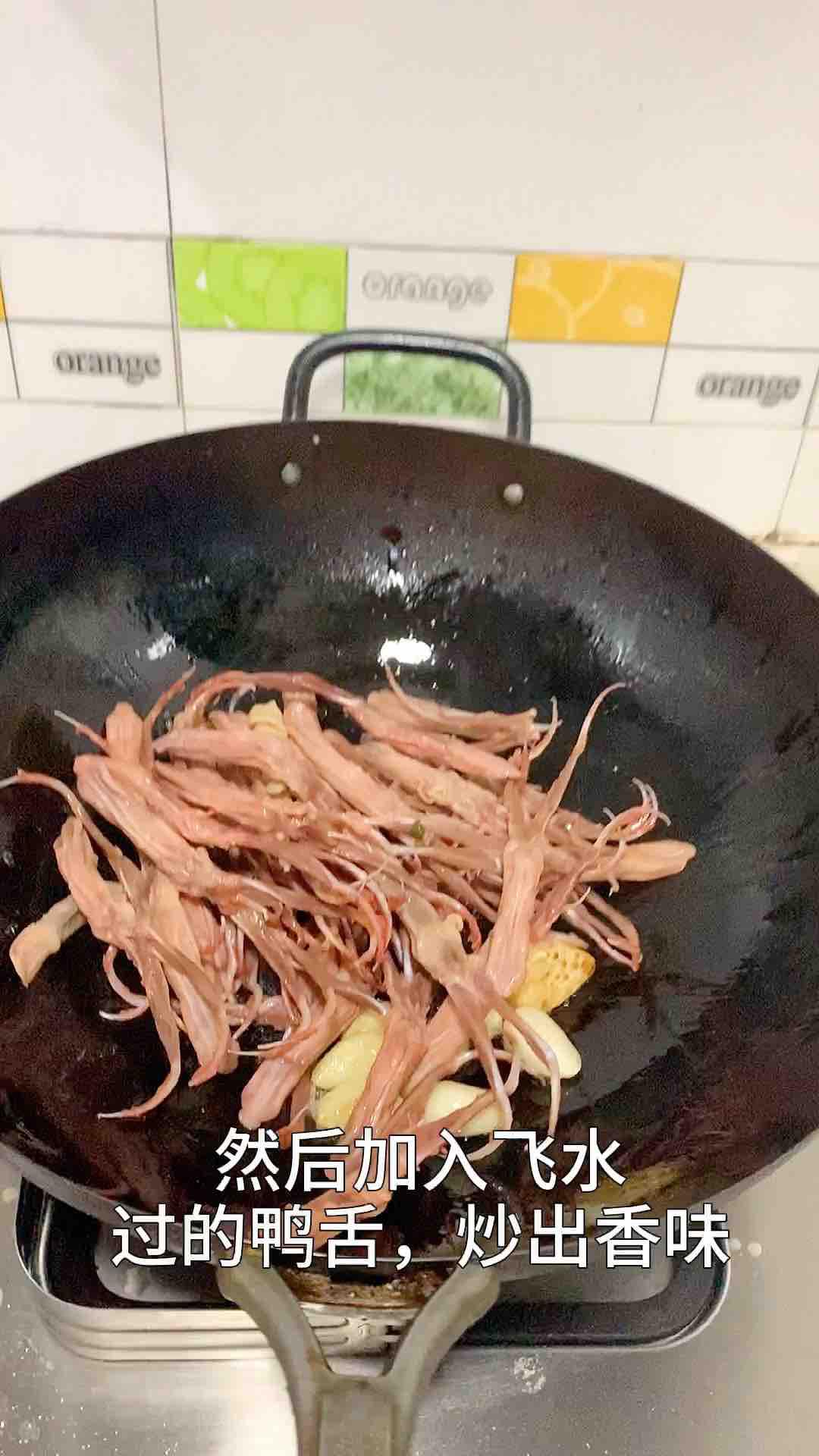 按孩子的要求，來個全新的鴨舌小吃的做法-家常味燒菜譜