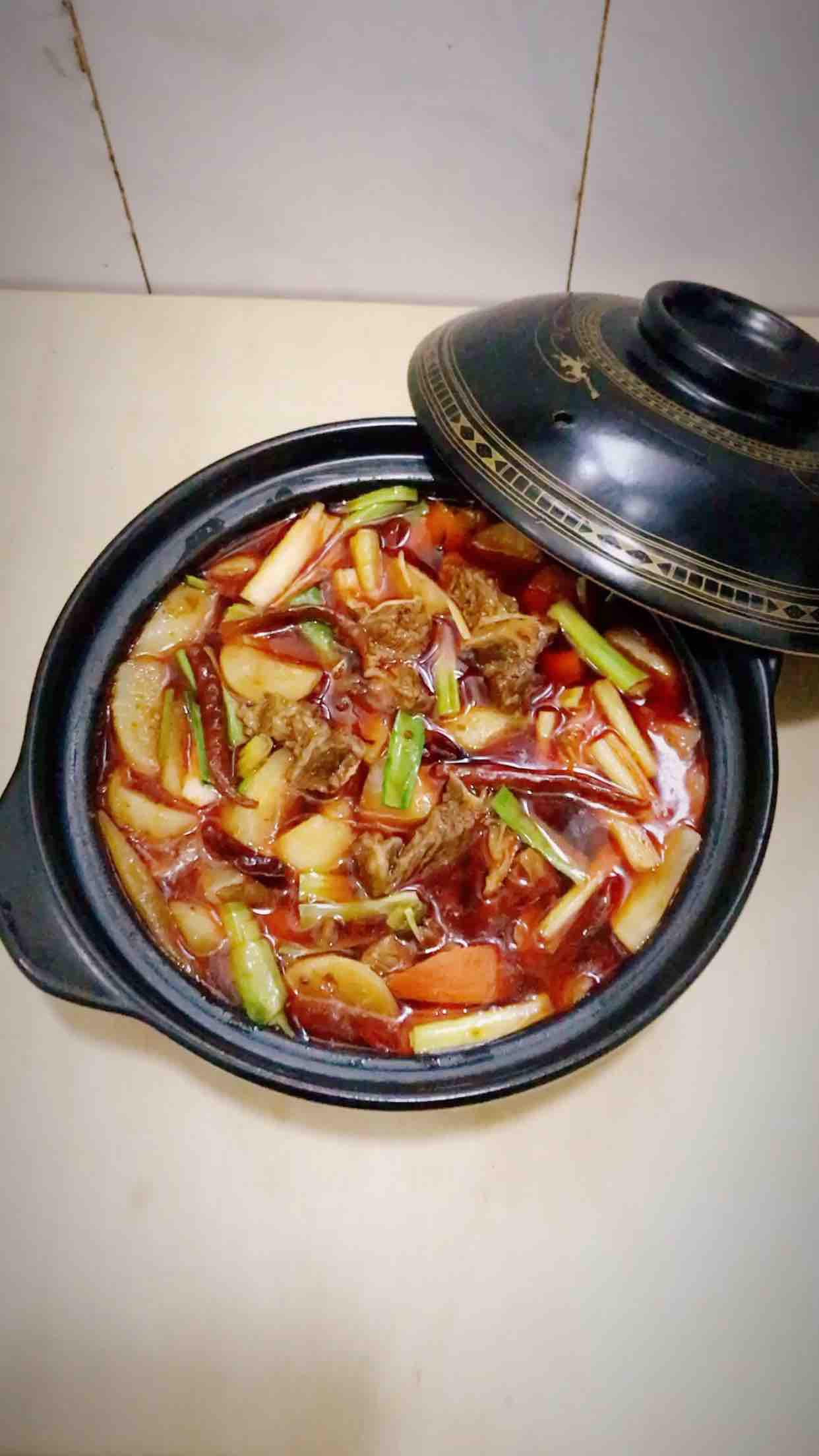 砂鍋燉牛腩的做法-香辣味燉菜譜-易網(wǎng)健康養(yǎng)生網(wǎng) 砂鍋燉牛腩的做法-香辣味燉菜譜