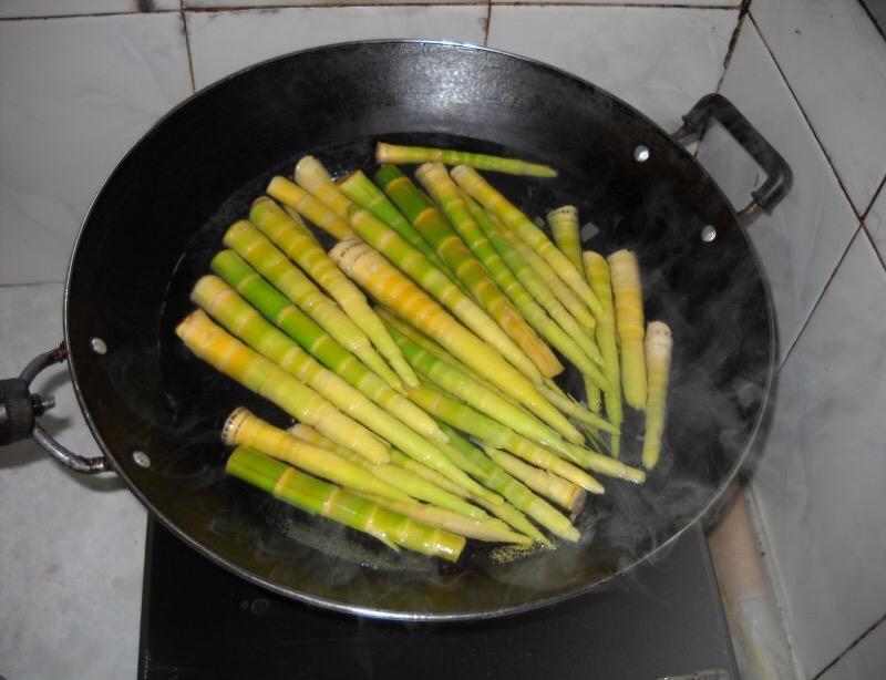野酸筍鹵鴨肫的做法-酸辣味炒菜譜