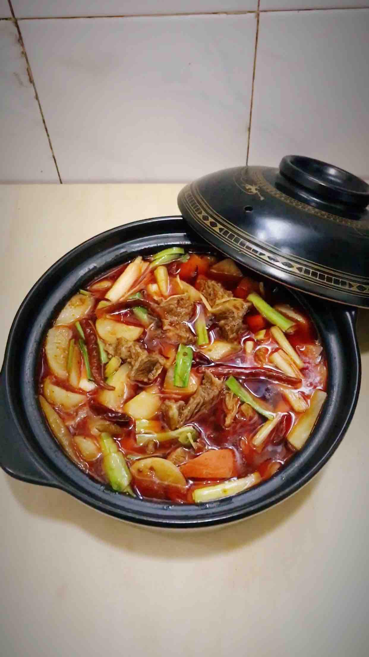 砂鍋燉牛腩的做法-香辣味燉菜譜-易網(wǎng)健康養(yǎng)生網(wǎng) 砂鍋燉牛腩的做法-香辣味燉菜譜