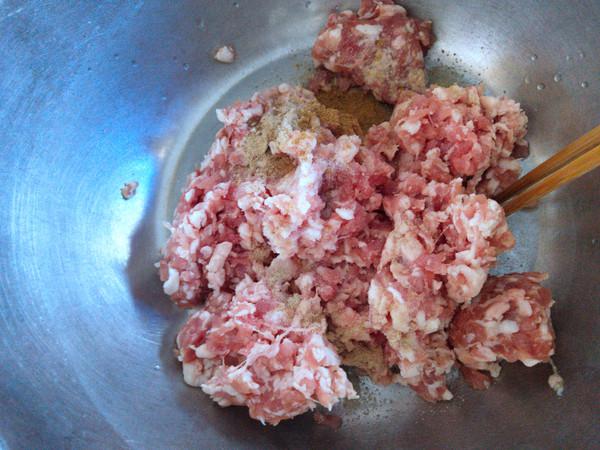 干炸丸子的做法-家常味炸菜譜