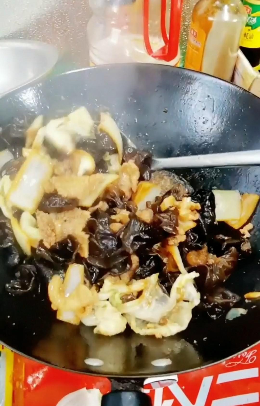 木耳炒肉的做法-咸鮮味炒菜譜