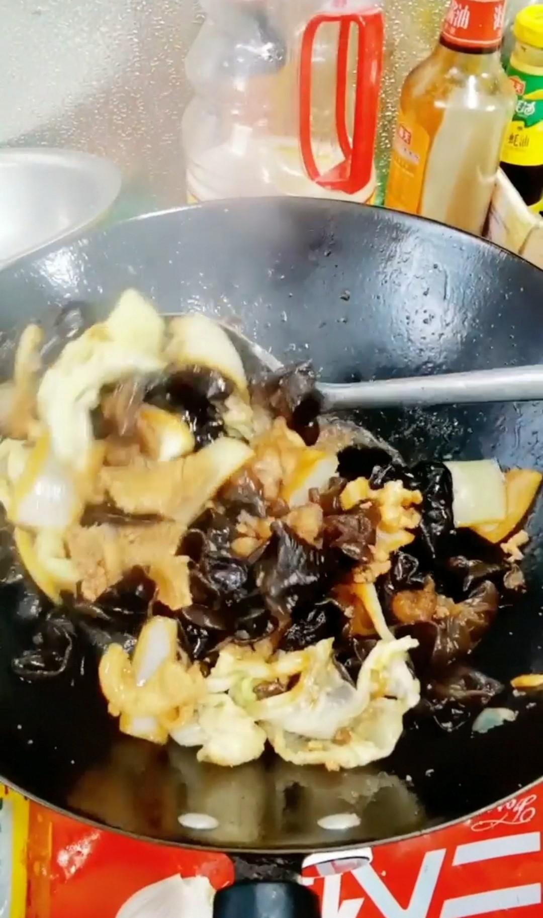 木耳炒肉的做法-咸鮮味炒菜譜