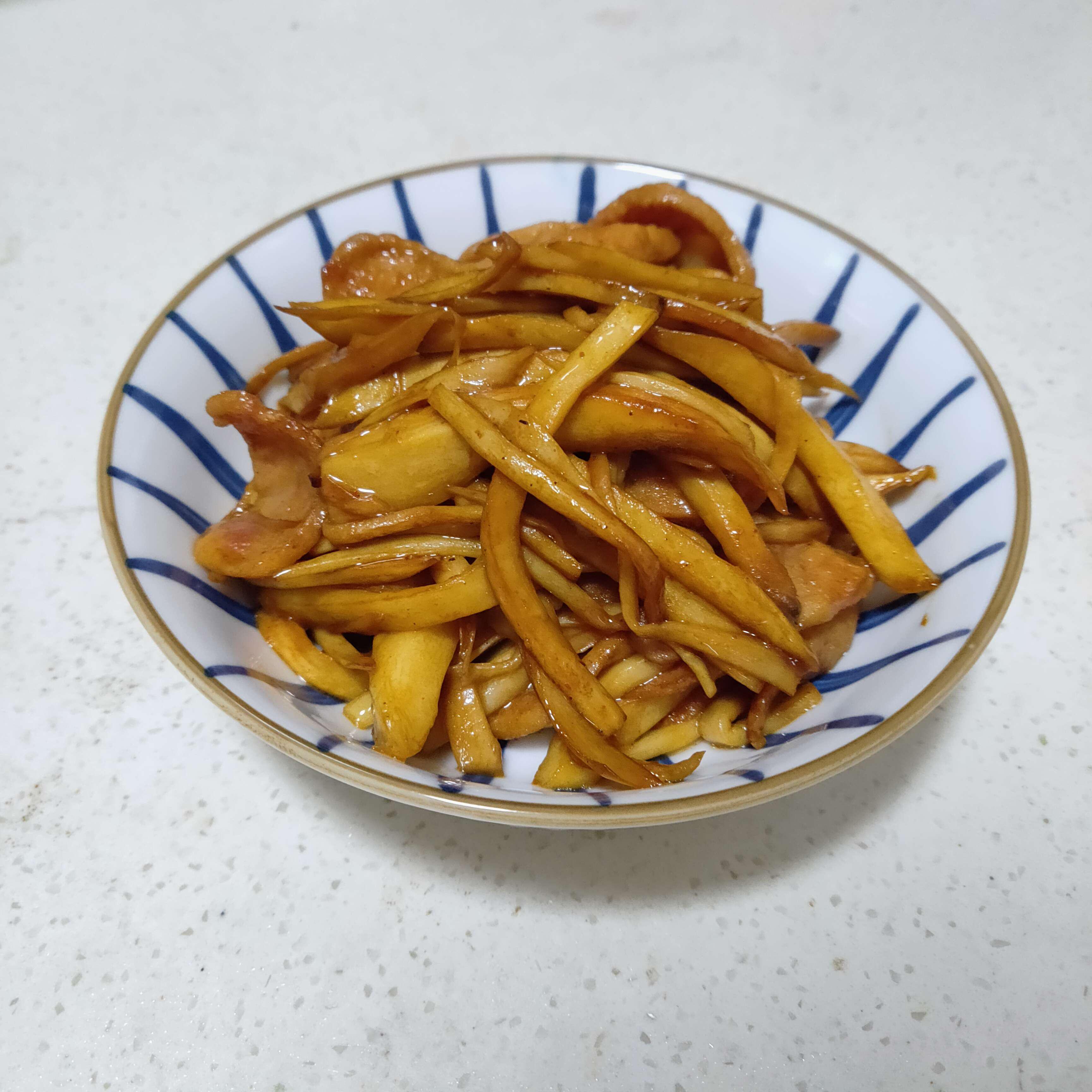 杏鮑菇炒肉腸的做法-咸鮮味炒菜譜