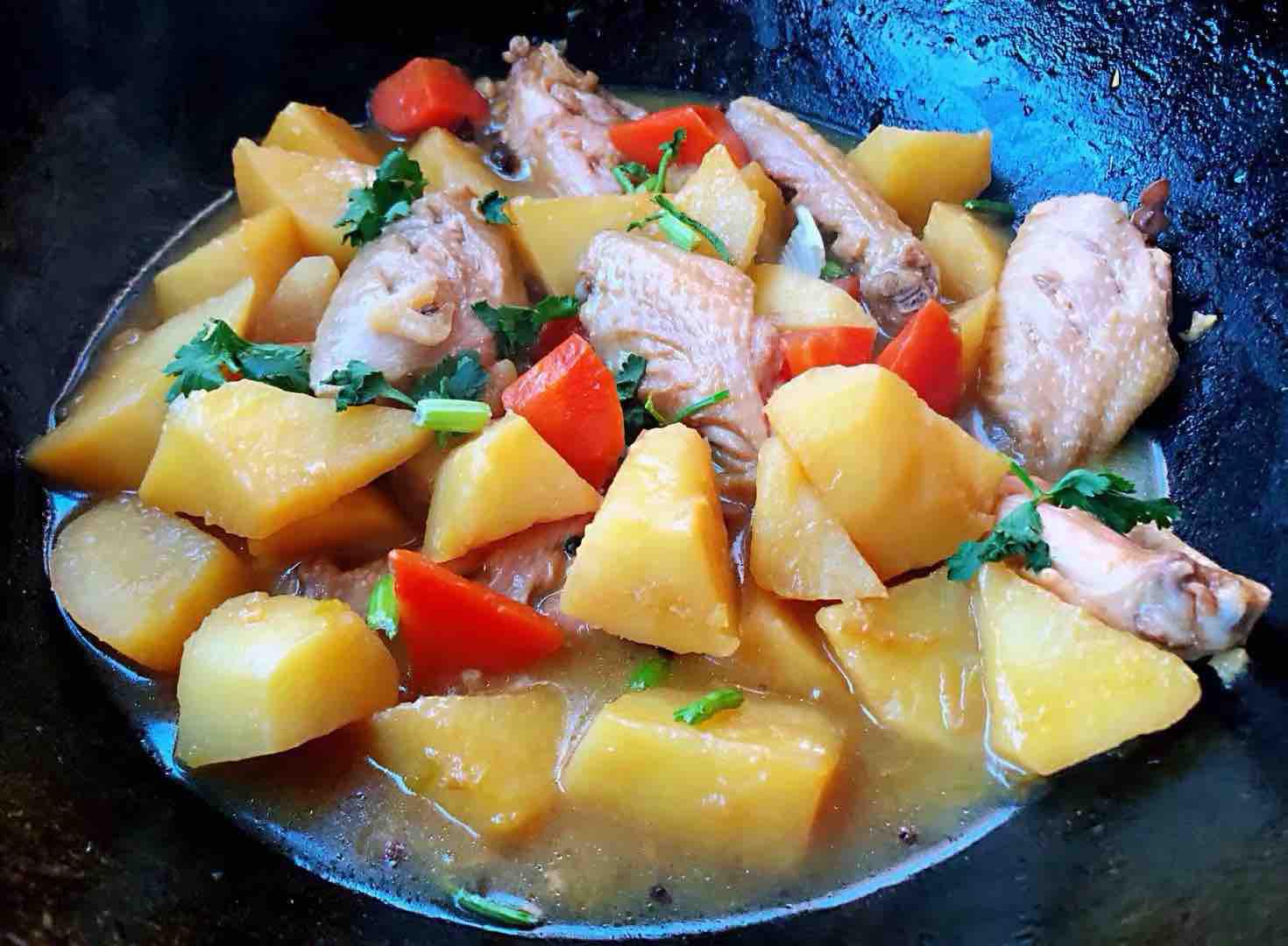 土豆胡蘿卜燉雞翅的做法-咸鮮味燉菜譜