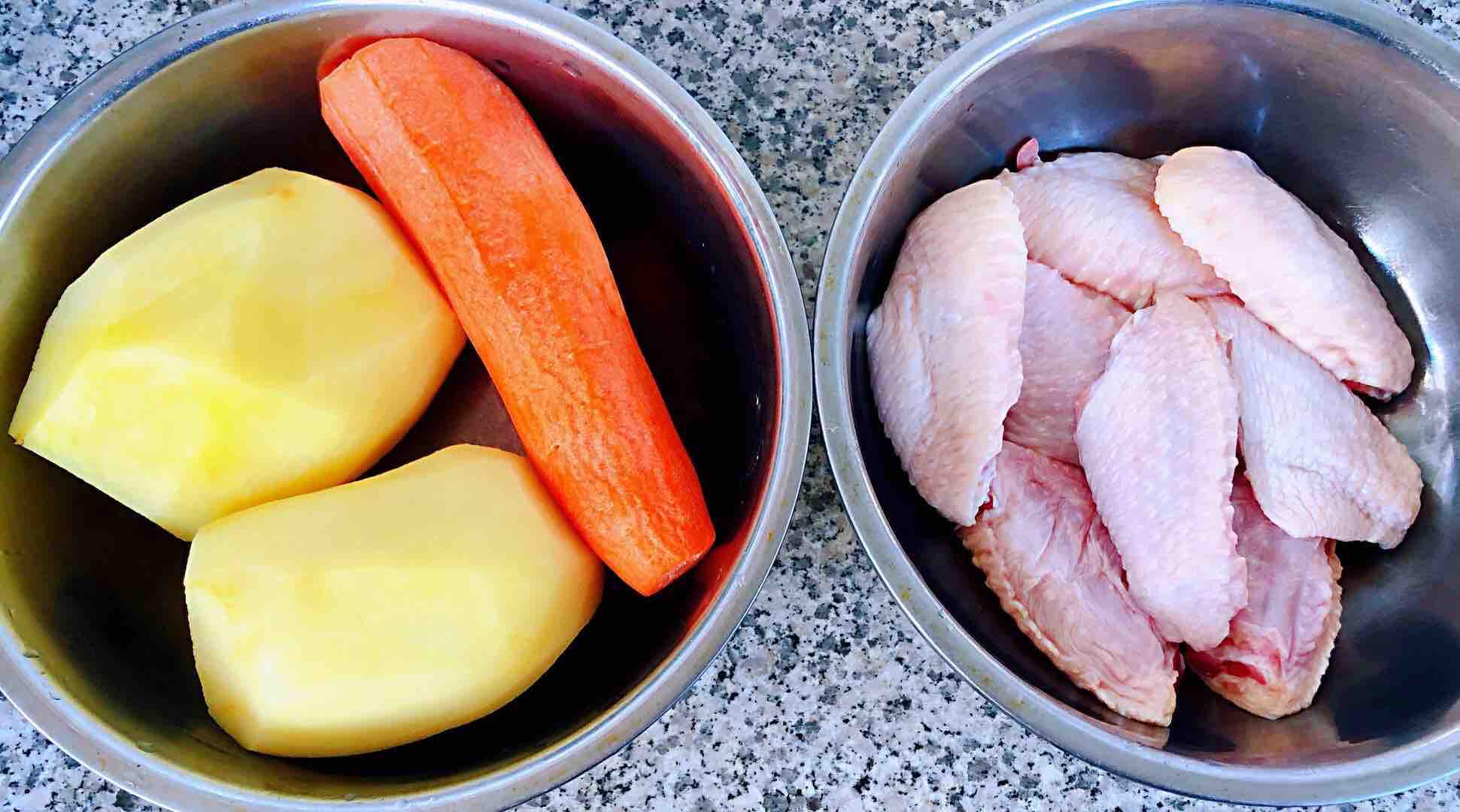 土豆胡蘿卜燉雞翅的做法-咸鮮味燉菜譜