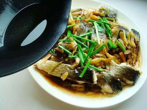 榨菜蒸魚的做法-咸鮮味蒸菜譜