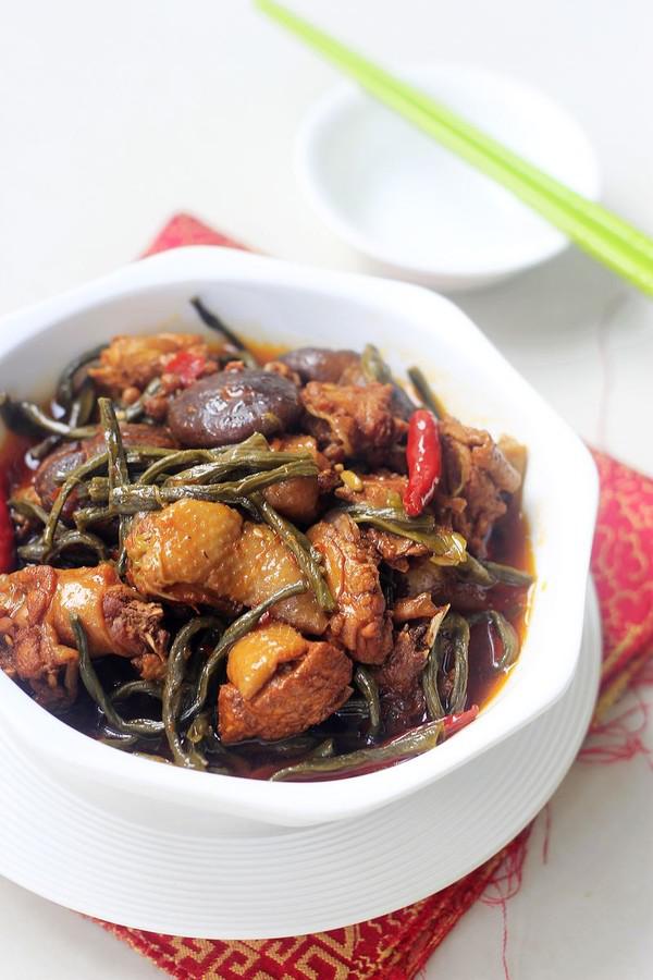 干豇豆香菇燒土雞的做法-香辣味燒菜譜