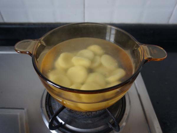 薺菜炒土豆疙瘩的做法-家常味炒菜譜