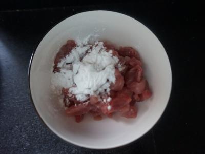 洋蔥木耳炒肉絲的做法-家常味炒菜譜