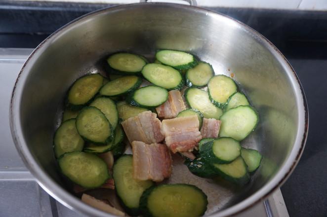 黃瓜炒咸肉的做法-家常味炒菜譜