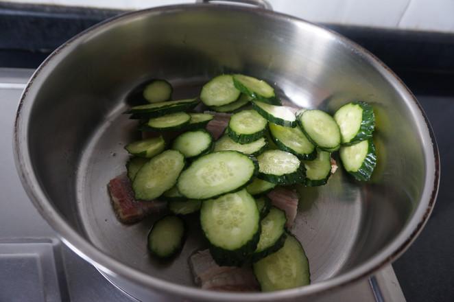 黃瓜炒咸肉的做法-家常味炒菜譜