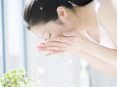肌膚保養(yǎng)的四個(gè)好習(xí)慣，做到了皮膚就會(huì)越來(lái)越好