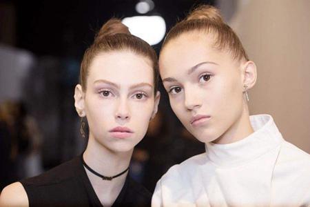 夏天裸妝的化妝步驟,讓你妝容持久不脫妝-易網健康養生網 夏天裸妝的化妝步驟,讓你妝容持久不脫妝