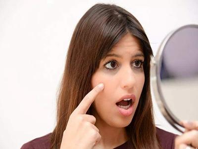 25歲后才需要眼霜？去眼袋、消除黑眼圈就看這一只