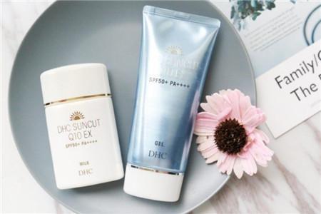 卸妝后的防曬霜使用步驟詳解 你都用對(duì)了嗎-易網(wǎng)<a href=http://www.logojc.com/ target=_blank class=infotextkey>健康養(yǎng)生</a>網(wǎng) 卸妝后的防曬霜使用步驟詳解 你都用對(duì)了嗎