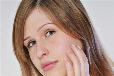 為什么網紅美女拍照自帶濾鏡 學會三招護膚技巧讓肌膚白里透紅