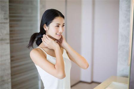 睡前給肌膚保濕護(hù)理的機(jī)會(huì)，夜間護(hù)膚步驟關(guān)鍵性強(qiáng)