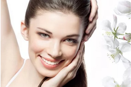 女生臉上愛出油怎么辦,三個方法為打造清爽肌膚-易網(wǎng)健康<a href=http://www.logojc.com/jkys/ target=_blank class=infotextkey>養(yǎng)生</a>網(wǎng) 女生臉上愛出油怎么辦,三個方法為打造清爽肌膚