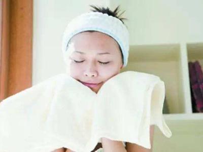 改善油性肌膚的方法，夏日女性怎么保持清爽妝感