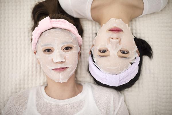 學明星用美容儀敷面膜，那些網紅美容神器真有用嗎？