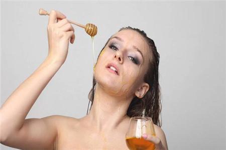 色斑形成的原因，三個(gè)怎么淡化去除色斑的方法