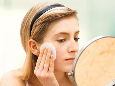 涂防曬霜要不要卸妝？ 現(xiàn)在知道還不算晚！