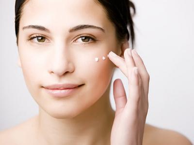 導(dǎo)致眼部衰老的4個(gè)習(xí)慣 你還在犯嗎？