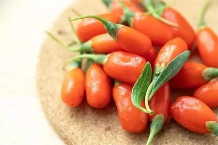 枸杞的功效與作用，女人一天一杯枸杞水好處多多