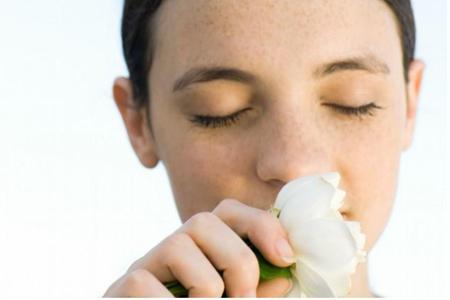 怎么能去掉臉上的斑呢，六大方法消滅你的黑斑點