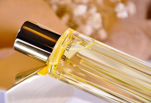 精華油的使用方法 護(hù)膚時(shí)加點(diǎn)它效果簡(jiǎn)直不要太好