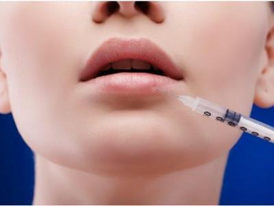 玻尿酸護(hù)膚的作用和危害，女性打玻尿酸三年后臉僵